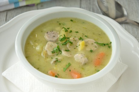 Gemüseeintopf mit Würstchen