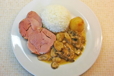 Putenrollbraten mit Champignons