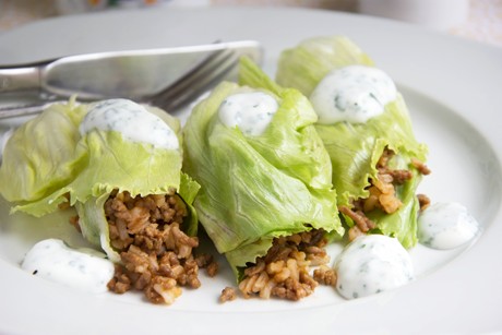 Gefüllte Salatblätter