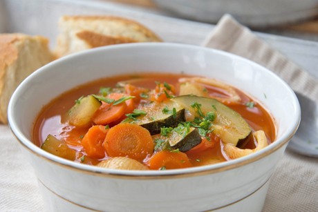 Schnelle Gemüse-Nudelsuppe