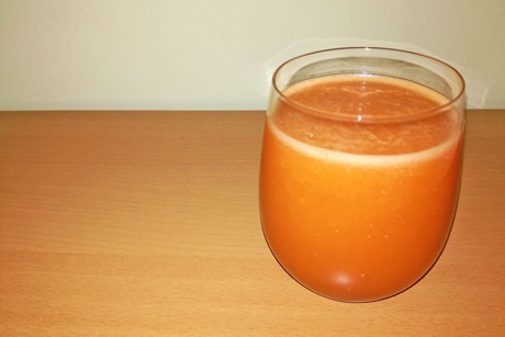 Apfel-Himbeere-Karotten Smoothie