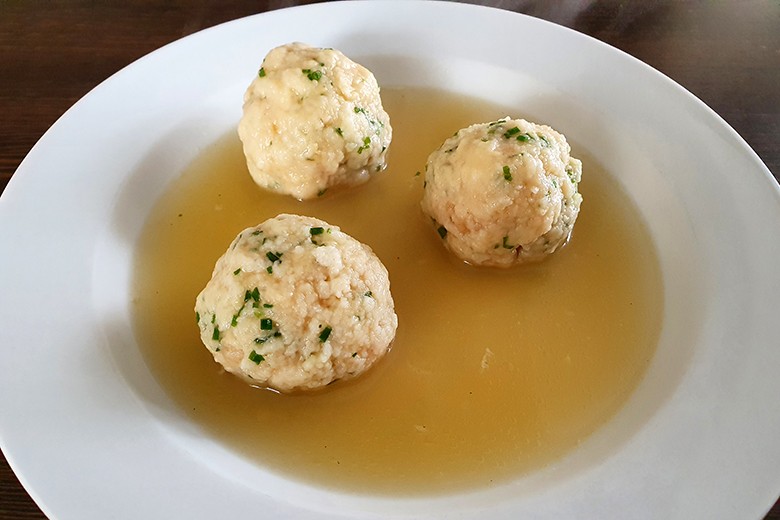Tirolerknödelsuppe