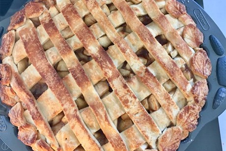 Apfelkuchen gedeckt