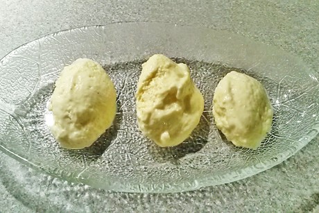 Mousse-Nockerln mit Topfen