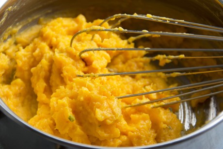 Süßkartoffelstampf mit Petersilienwurzel