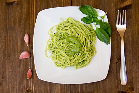 Spaghetti mit Kräutersauce