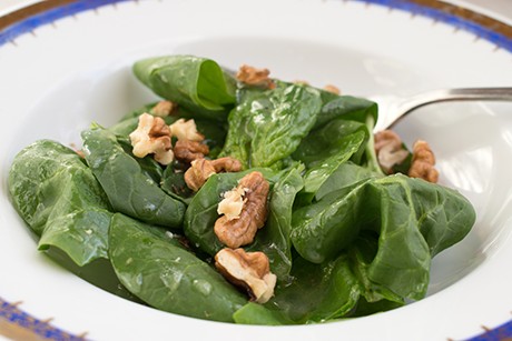 Spinatsalat mit Nuss
