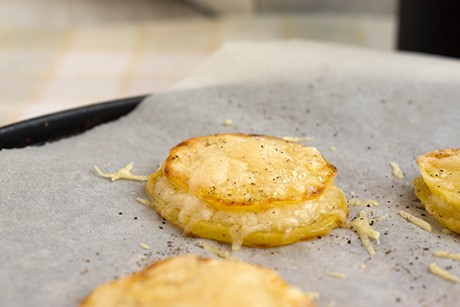 Überbackene Käsechips