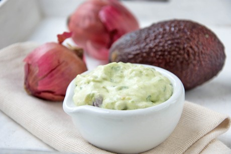 Avocado-Zwiebel-Sauce