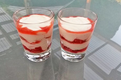 Schnelles Erdbeerdessert