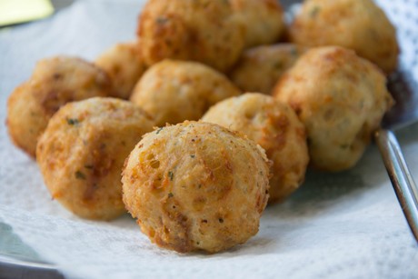 Knoblauchnockerl als Suppeneinlage