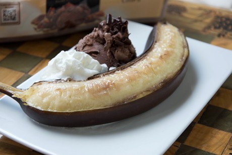 Ofenbananen mit Schokoladeneis