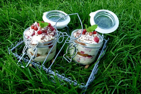 Walderdbeeren-Fool mit Mövenpick Bourbon-Vanille