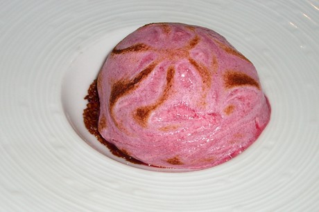 MÖVENPICK  Surprise  -  Gebackenes Kirscheneis