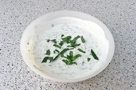 Dip mit Bärlauch