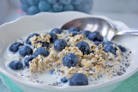 Veganer Frühstücksbrei mit Chia-Samen