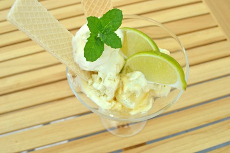 Hugoeis mit Mövenpick-Bourbon-Vanille