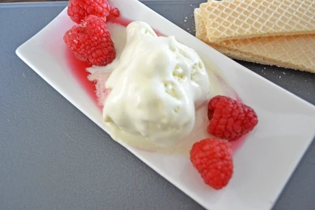 Mövenpick Pistazie Weiße Schokolade mit Himbeeren