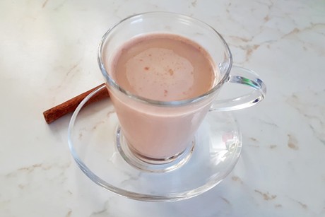 Kaffee mit Kardamom oder Zimt