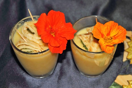 Gelbes Zucchinicremesüppchen