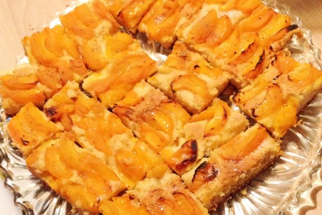 Einfacher Marillen-Blechkuchen