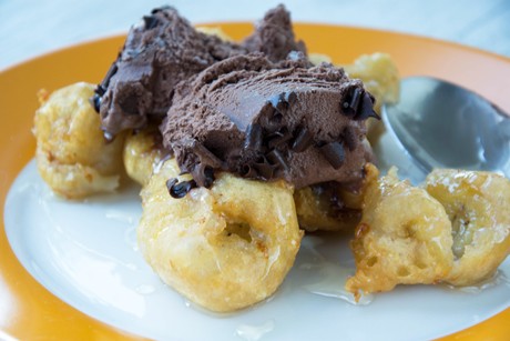 Ausgebackene Bananen mit Mövenpick Schokoeis