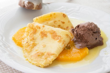 Crêpe Suzette mit Eis