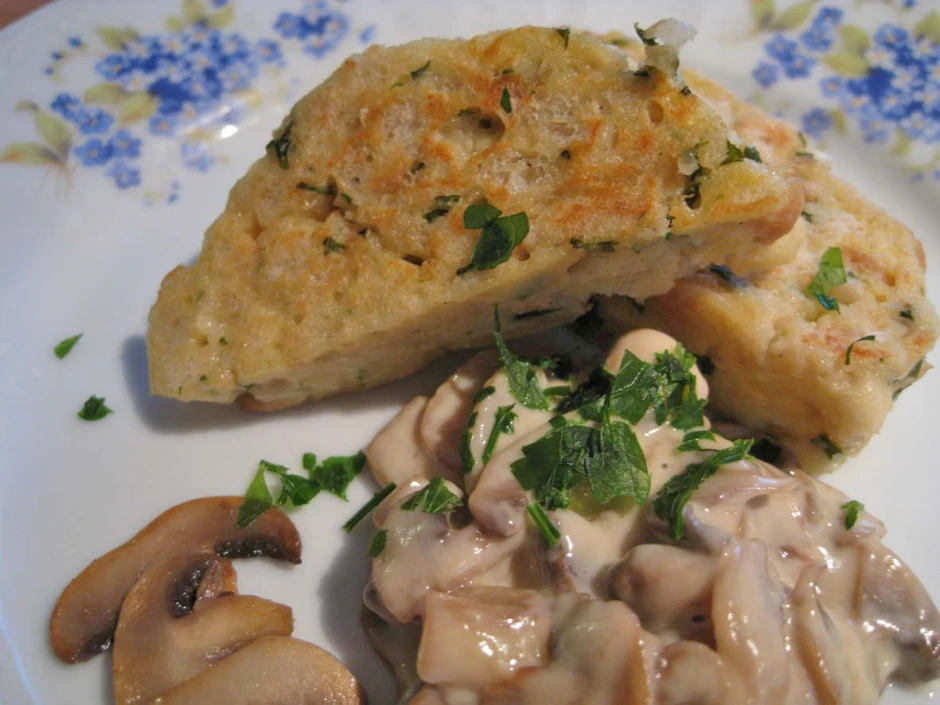 Kefir-Knödel mit Pilzragout