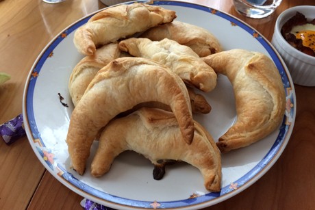 Blätterteigkipferl mit Schinkenfülle