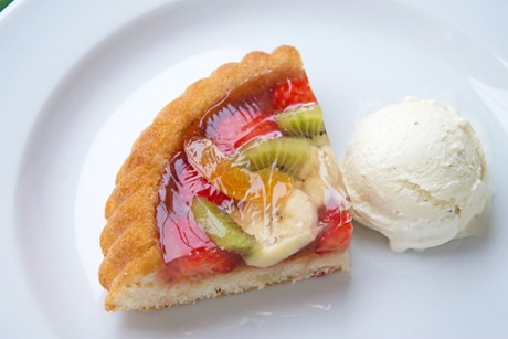Sommerobstkuchen mit Mövenpick Eis