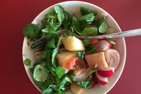 Vogerlsalat mit warmen Erdäpfeln