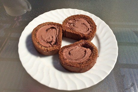Schoko-Eisroulade mit Schoko Mövenpickeis