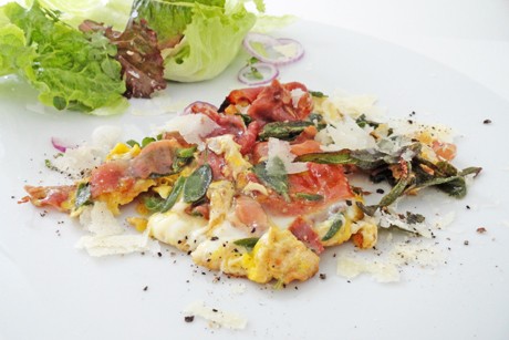 Eierspeise mit Salbei und Prosciutto
