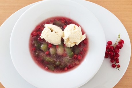 Ribisel-Melonensüppchen mit Eis