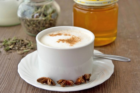 Gewürztee mit Milch