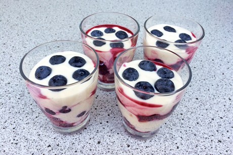 Sommerliches Heidelbeer-Dessert