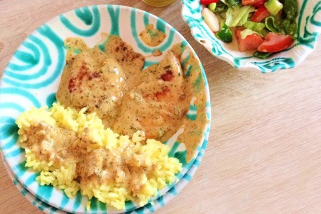 Marinierte Hühnerfiletinis in Weißwein-Creme-Fine Sauce mit Safranreis