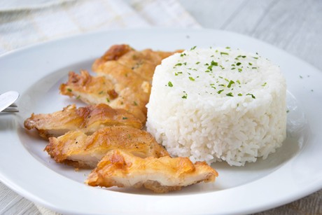 Putenschnitzel in Bierteig mit Kräuter