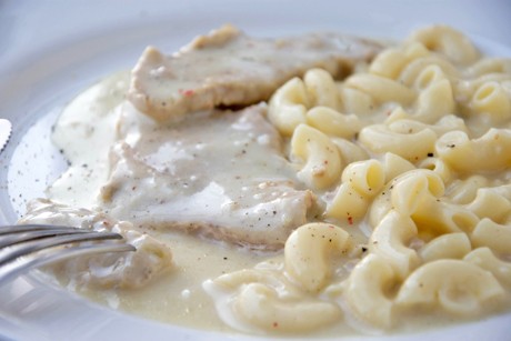Surschnitzel mit Weißwein