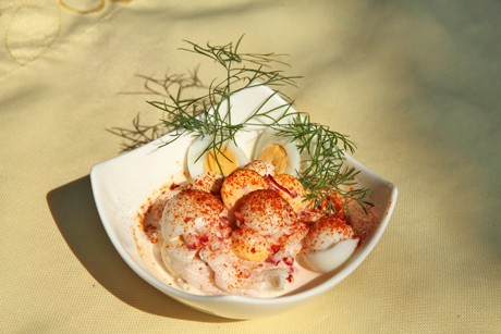 Wachtelei - Salat mit Radieschen