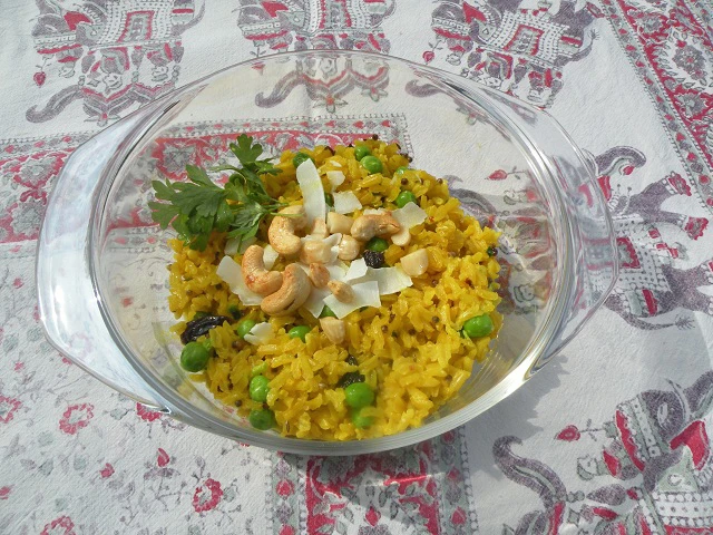 Reissalat mit Cashewkernen und grünen Erbsen