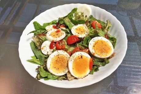 Sommersalat mit Ei