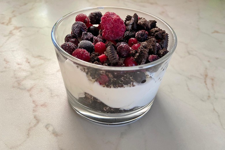 Oreo-Keks-Beeren-Dessert