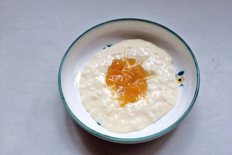 Cremiger Milchreis mit Marillen