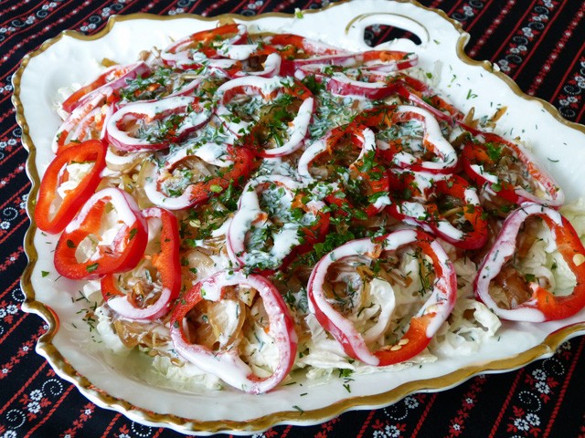 Chinakohlsalat mit gebratenen Zwiebeln