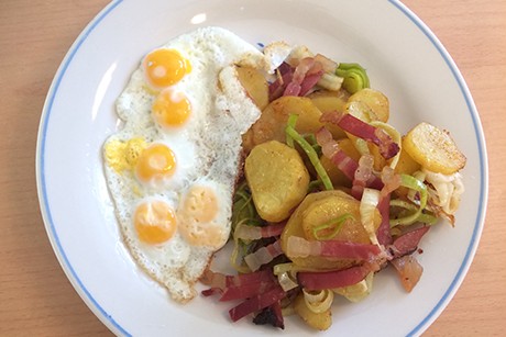 Bratkartoffel vom Blech mit Wachteleier