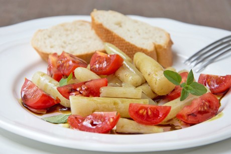 Schwarzwurzel - Salat mit Cocktailtomaten
