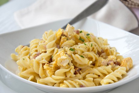 Pikante Eiernudeln mit Speck