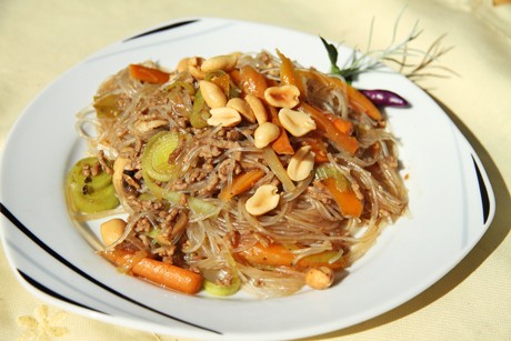 Glasnudelpfanne mit Rinderfaschiertem