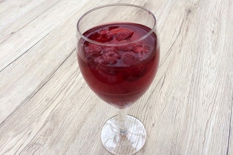 Fruchttee mit Himbeeren